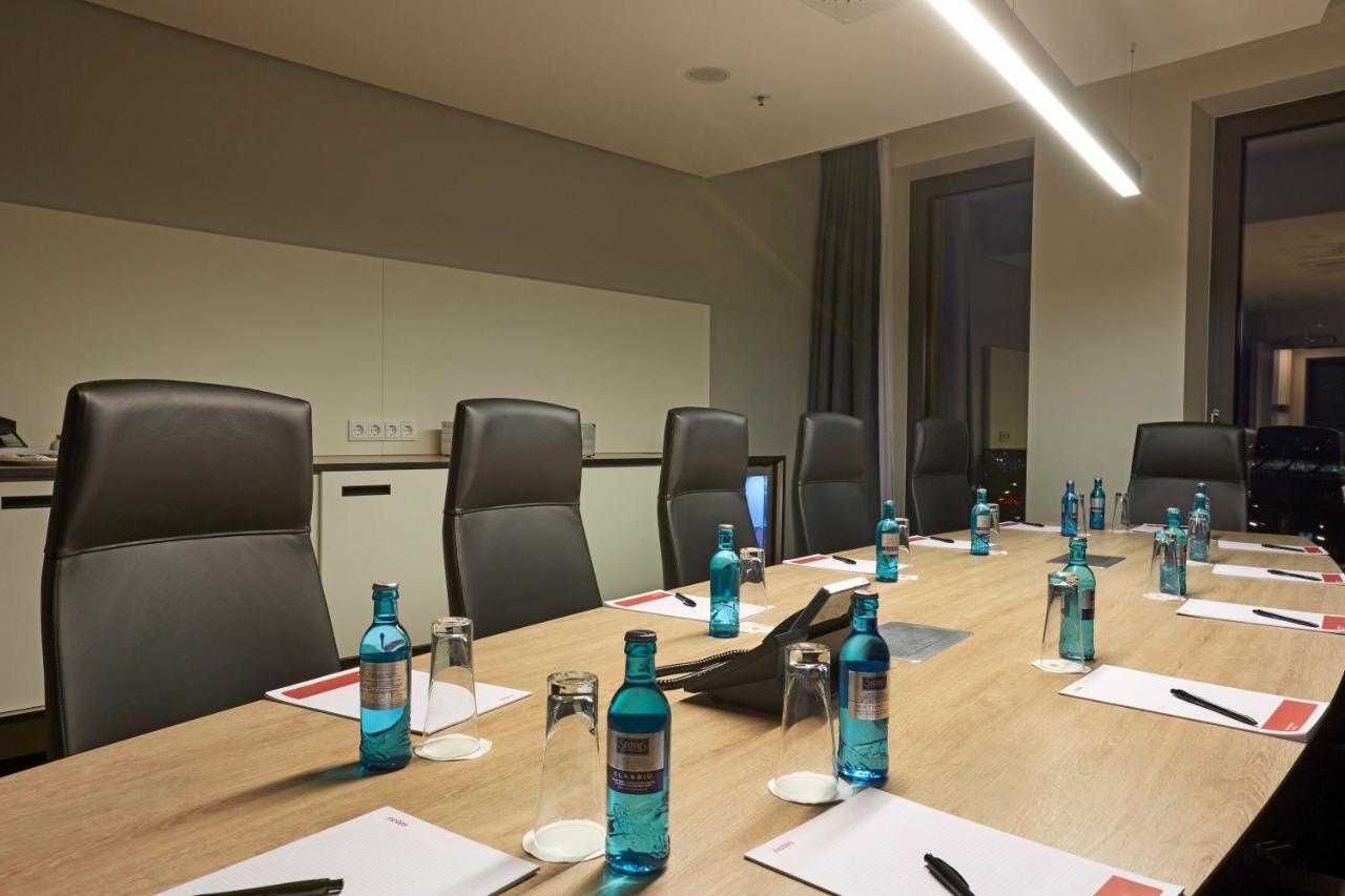 Hyperion Hotel Hamburg Exterior photo The meeting room of the hotel