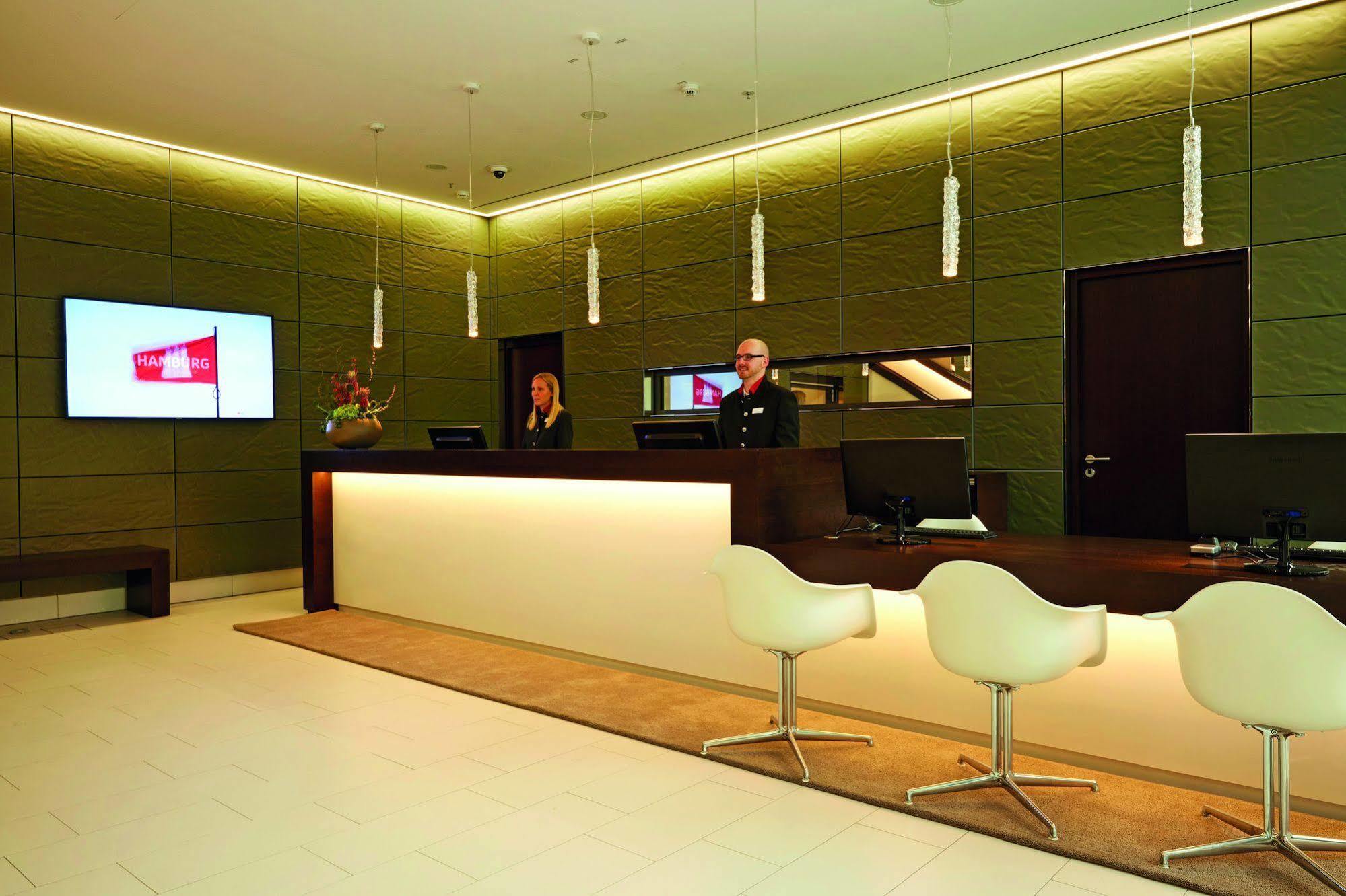 Hyperion Hotel Hamburg Exterior photo Reception desk at the hotel