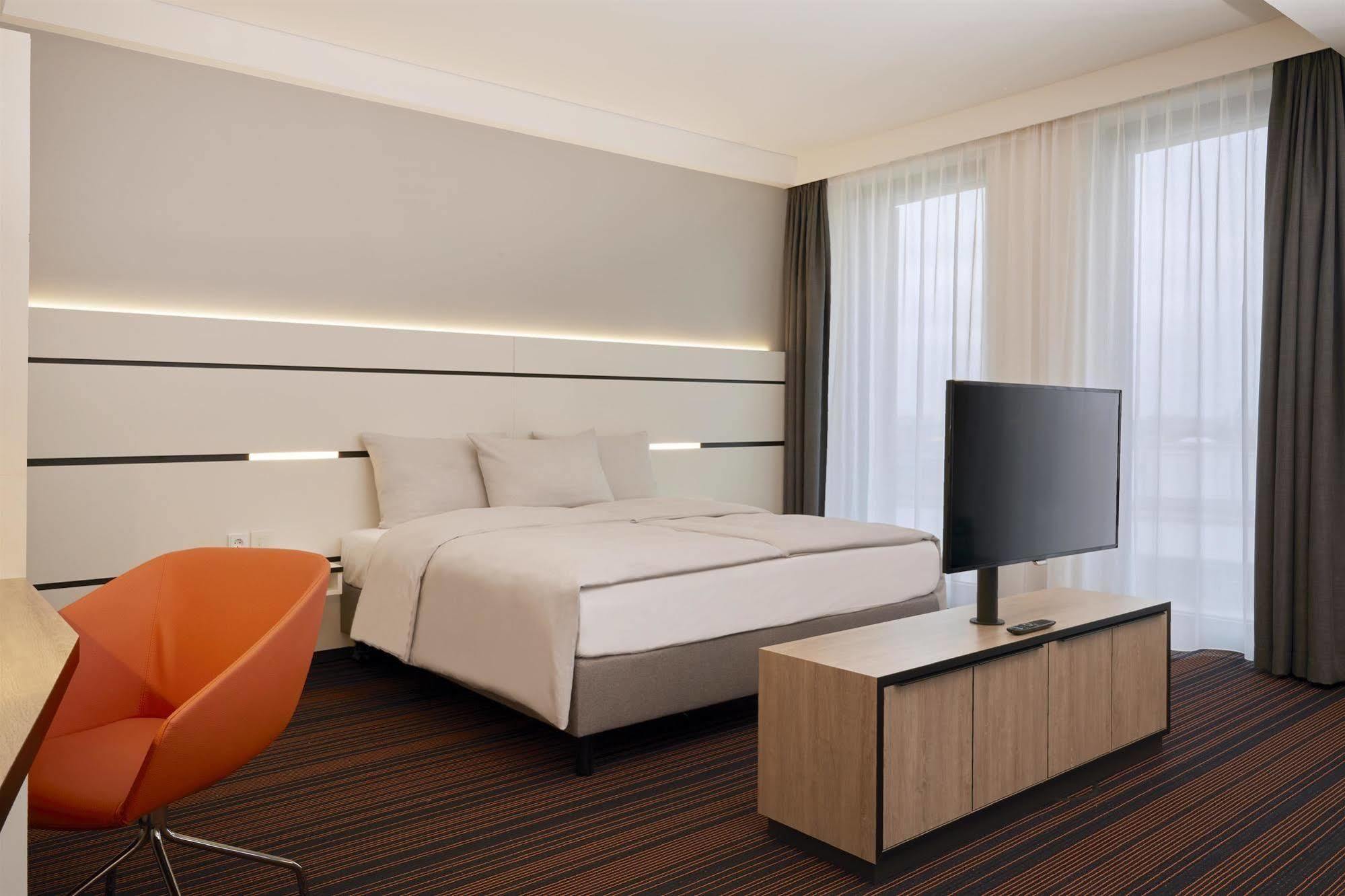 Hyperion Hotel Hamburg Exterior photo A room at the hotel