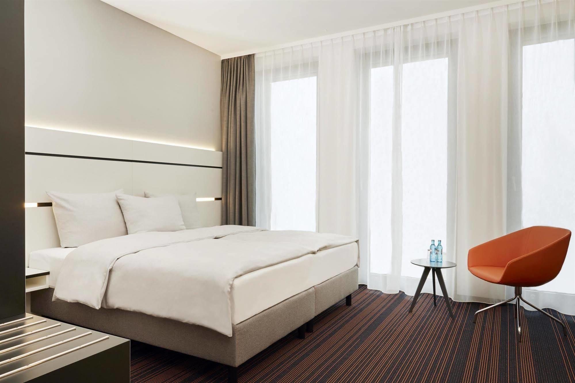 Hyperion Hotel Hamburg Exterior photo A room at the hotel